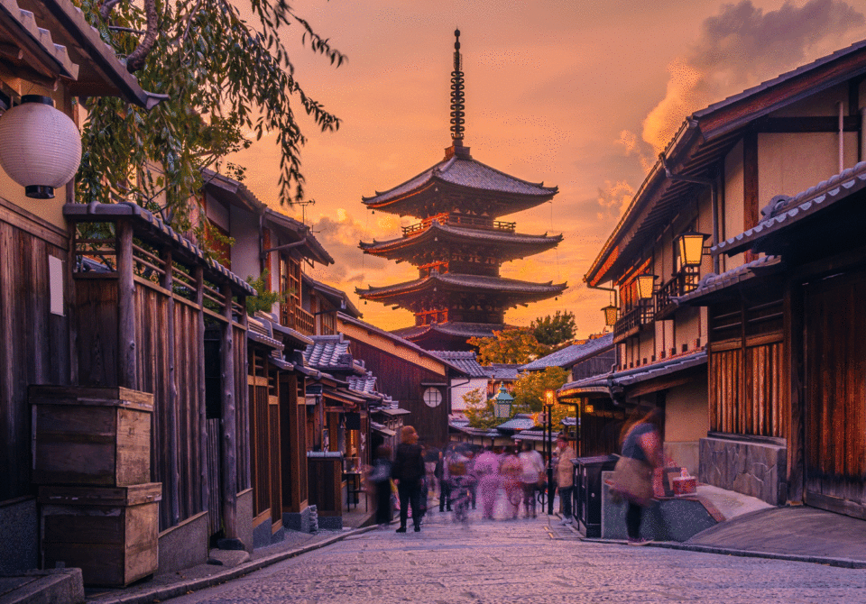 Yasaka-dori early morning with street lanterns and the Tower of Yasaka